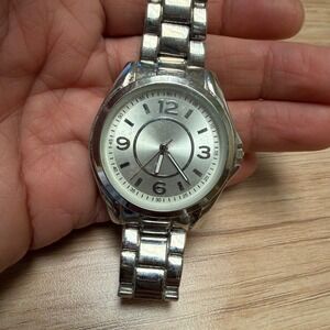 Accutime‎ Silver Tone Analog Watch Stainless Steel Back Japan Movt Works